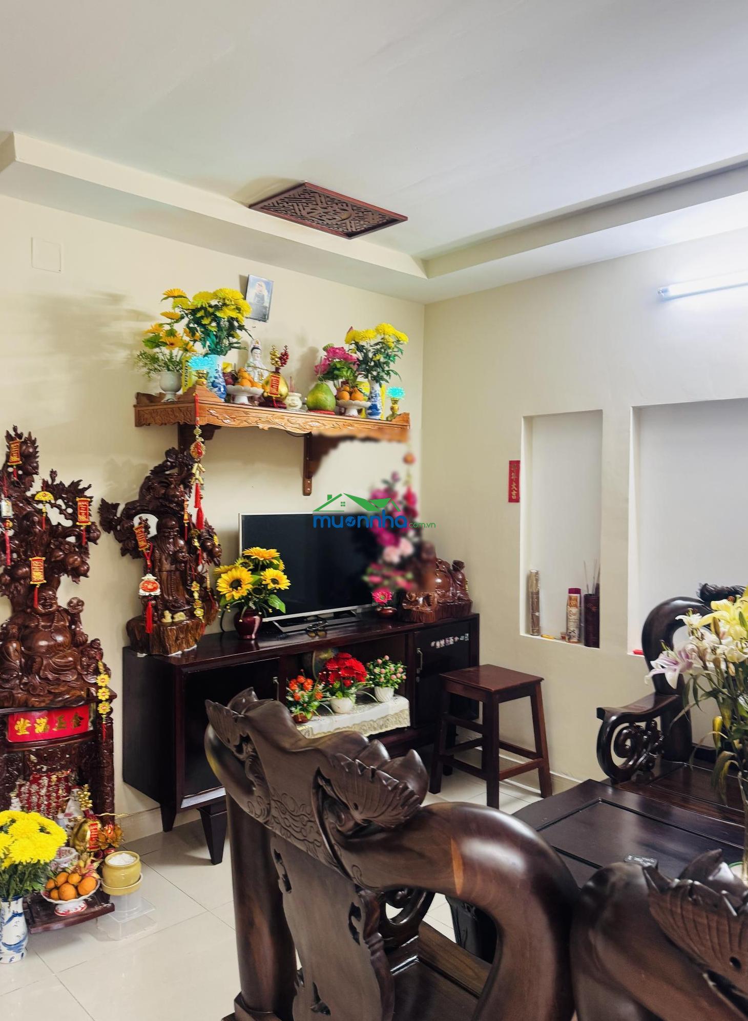 Sát mặt tiền - ngay chợ phạm văn bạch hẻm ô tô - 2 tầng kiên cố - dt 5.4mx18m - vòng xoay tương lai