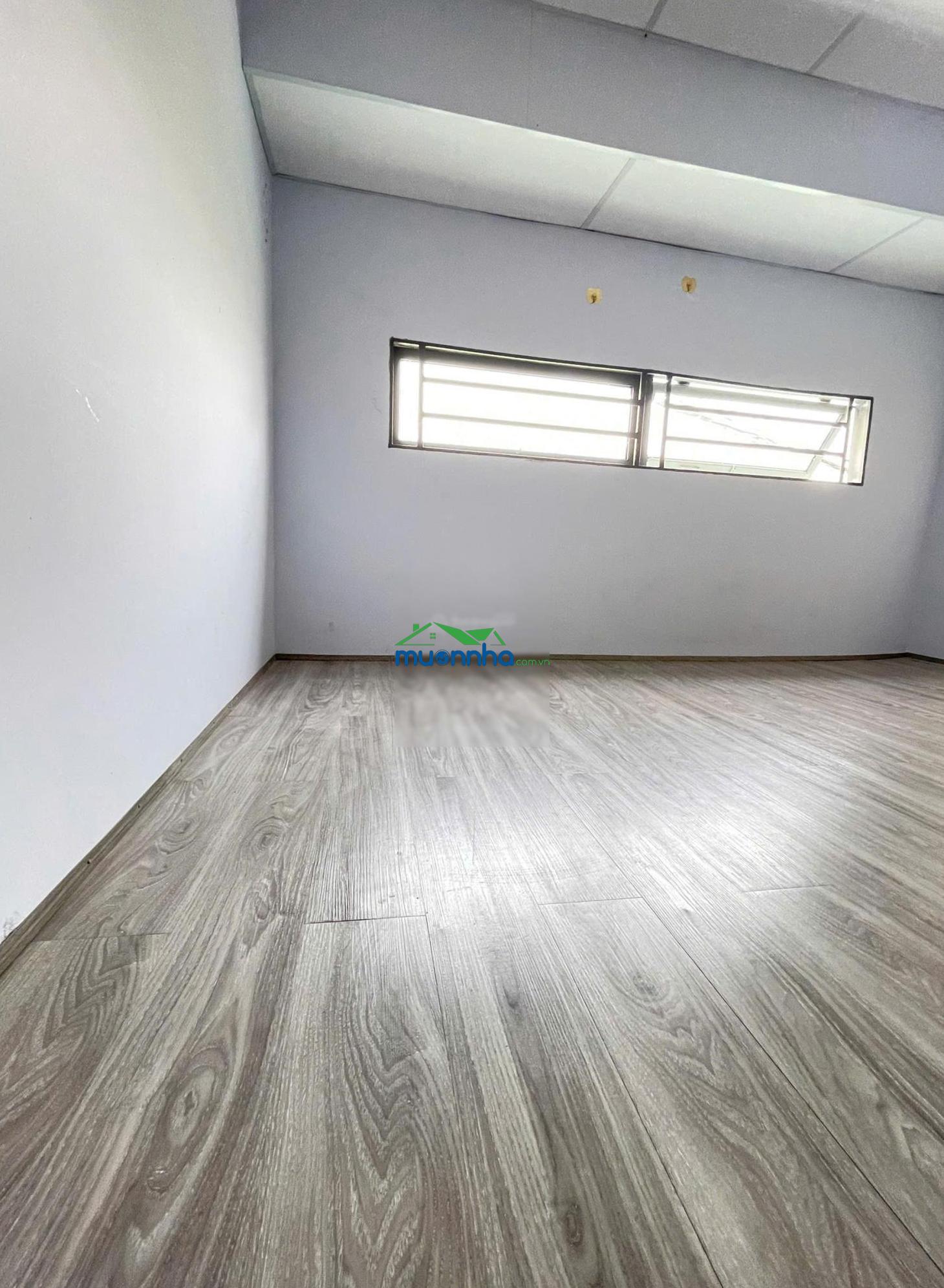 Nhà lửng 4x7m 2pn2wc kdc nước máy, sát chợ, đường oto 585tr, hổ trợ vay, rẻ hơn thị trường 150tr