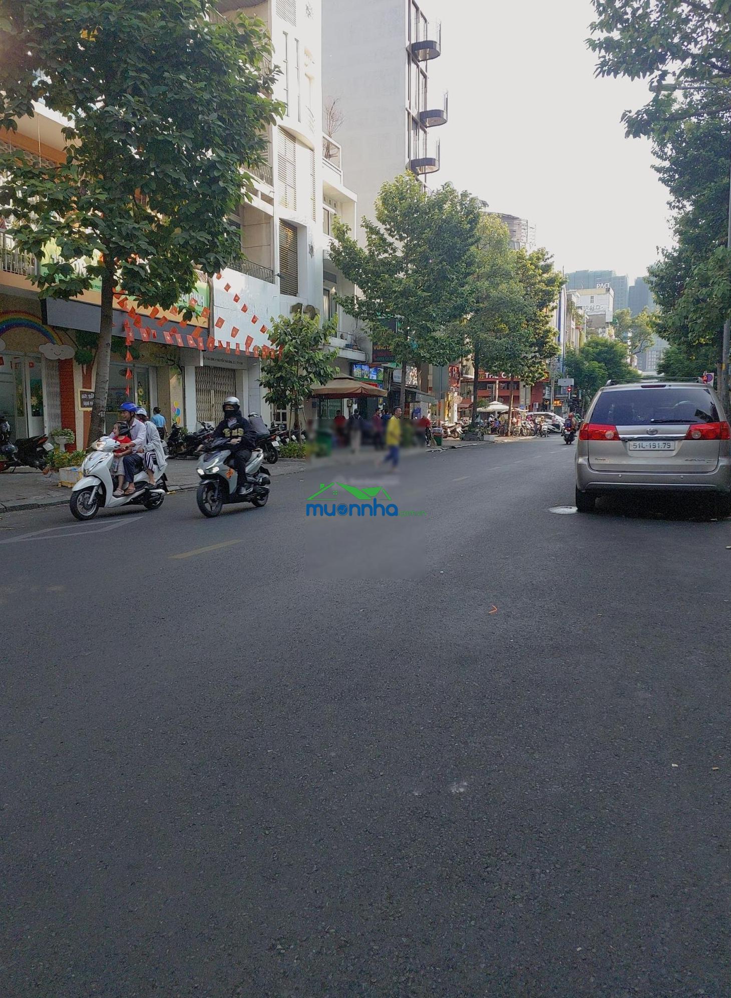 Nhà phố đẹp quận 1. khu vực hiếm người bán - ngay sát mặt tiền nguyễn thái bình