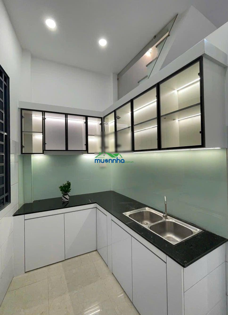 Nhà 2 mặt tiền hẻm nhựa 6m. 3 tầng, sân thượng. 4pn 3wc. giá tốt