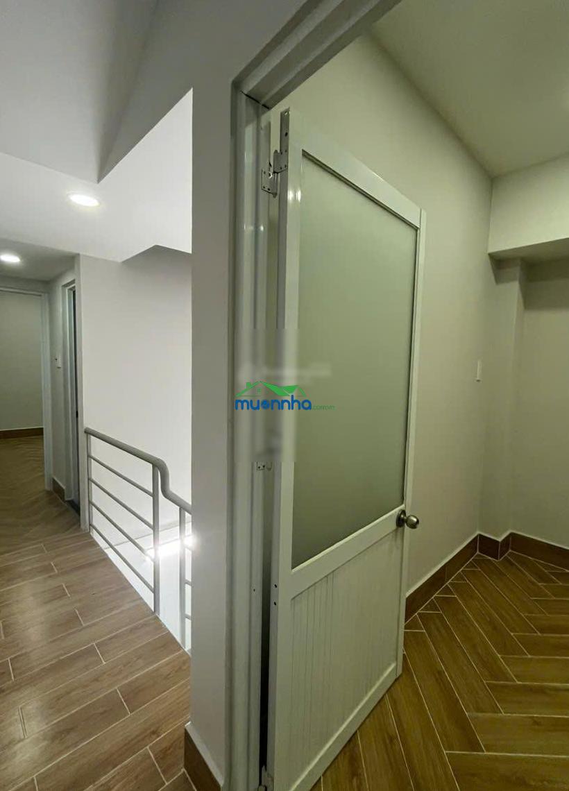 Nhà hẻm gần mt bà hạt, dt 3.25x13.8m. cn 41.9m2 (sân riêng 3.25x1m) trệt + lầu + lửng bt, giá 5.1tỷ