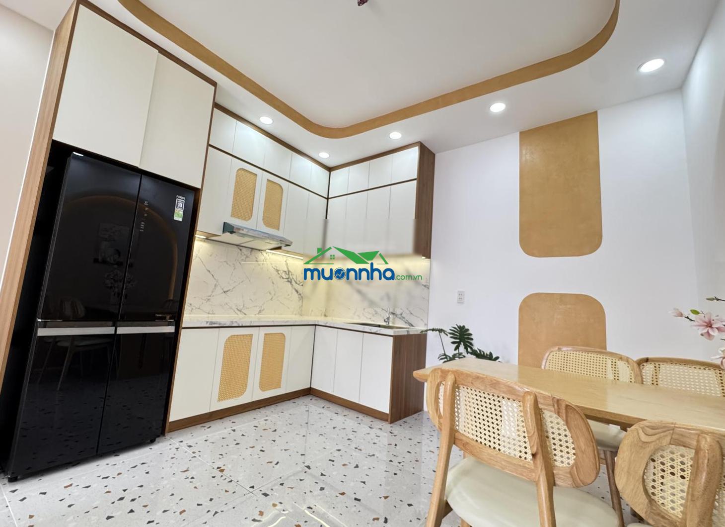 Rẻ - diện tích lớn- ngang nhà rộng 4m- gần chợ hạnh thông tây- hẻm thông- nhà mới cứng