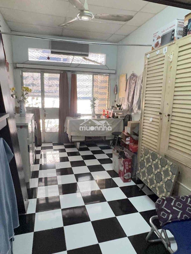 Nhà cũ kiên cố - vị trí đẹp - giá dễ chốt - 38m2 sát mặt tiền - 2