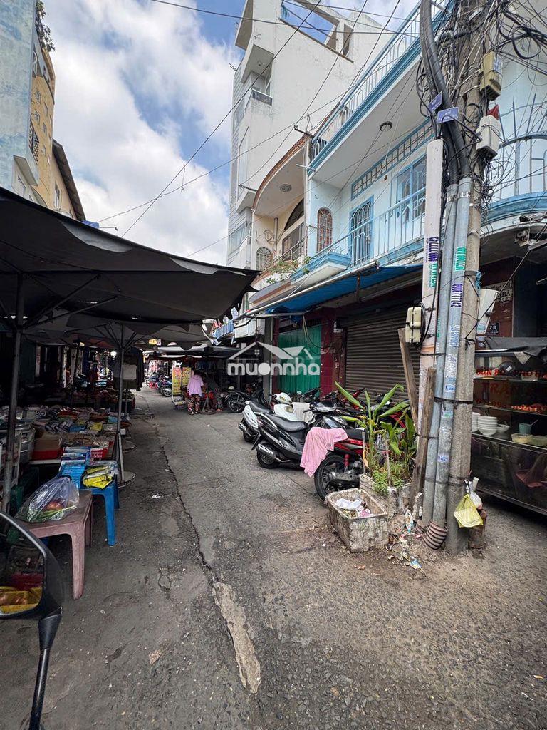Cho thuê nhà góc  nguyễn sơn ngay chợ 4,5x16 1 trệt 1 lầu sân thượng 