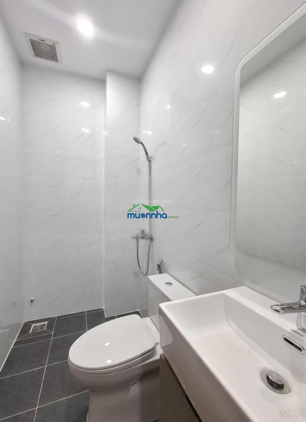 Bán nhà lạc long quân, tân bình nhà mới 3 tầng gần hẻm xe hơi chỉ 5.3 tỷ