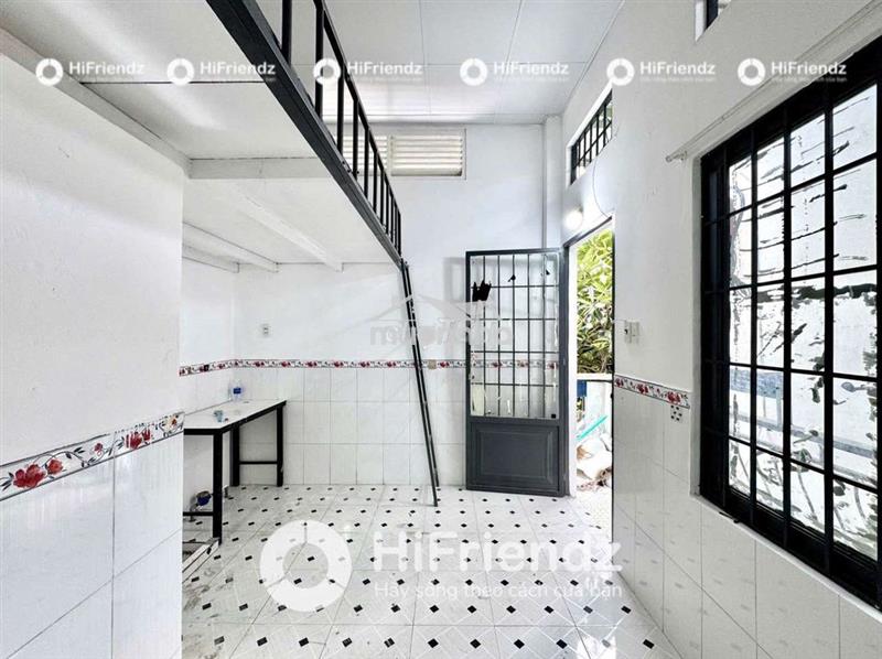 Phòng trọ giá rẻ, ban công view công viên mới xây, khu tên lửa