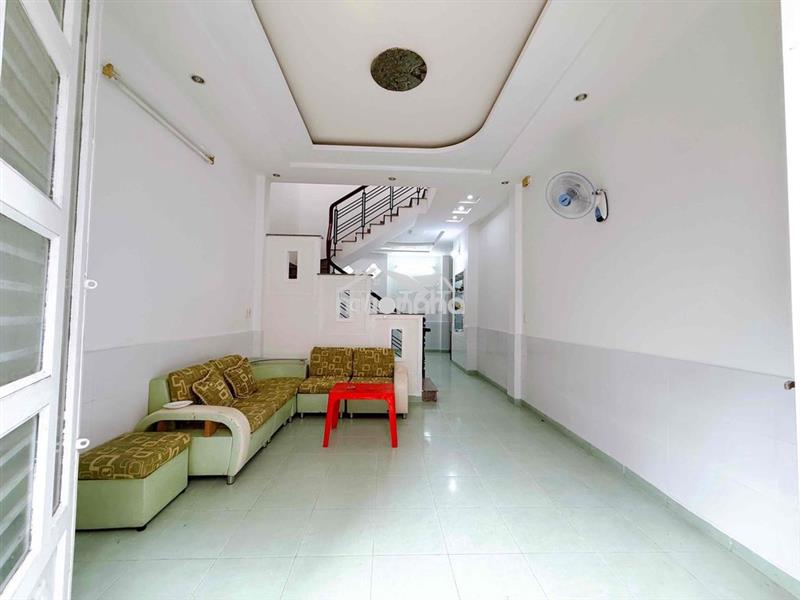 Cho thuê nhà 2pn 2wc