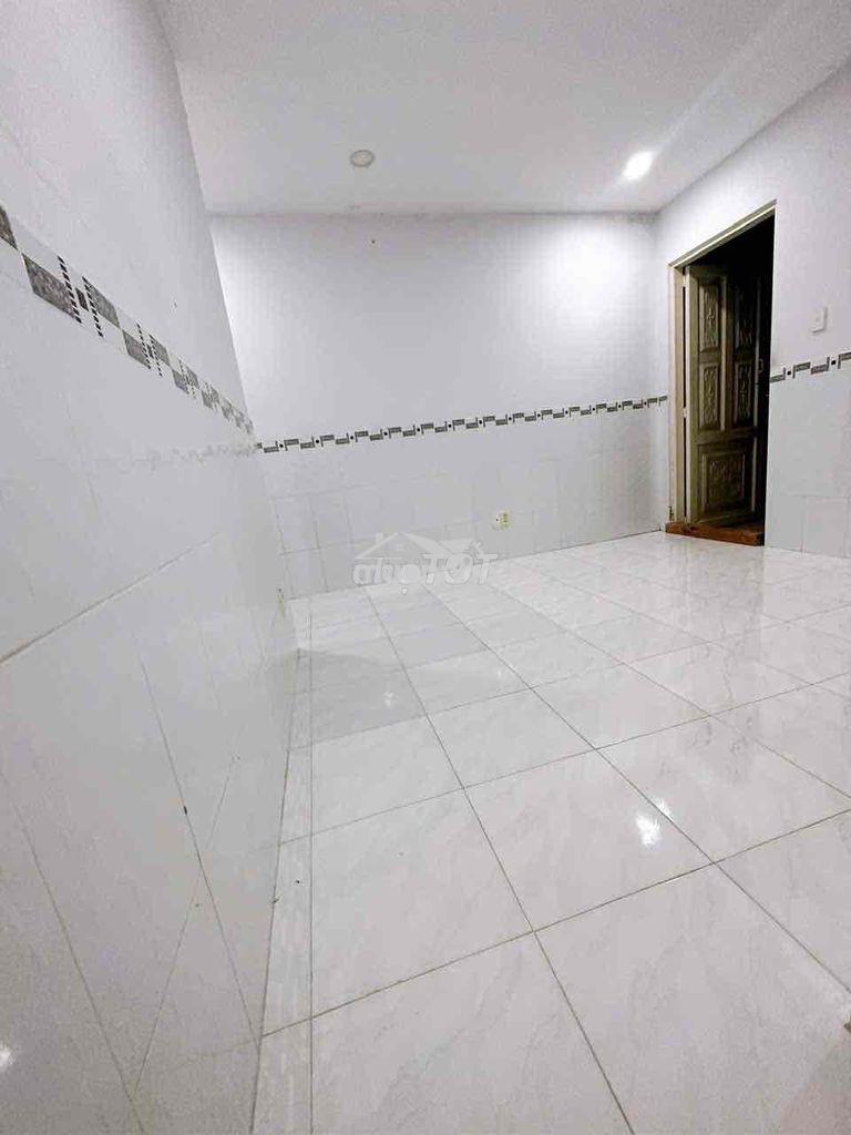 Phòng trọ máy lạnh , ban công đường âu cơ , quận tân bình
