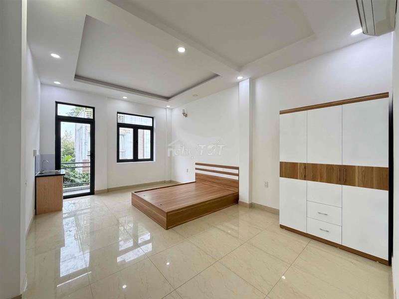 Phòng mới xây giá tốt ngay chợ tân trụ_ban công_full nội thất