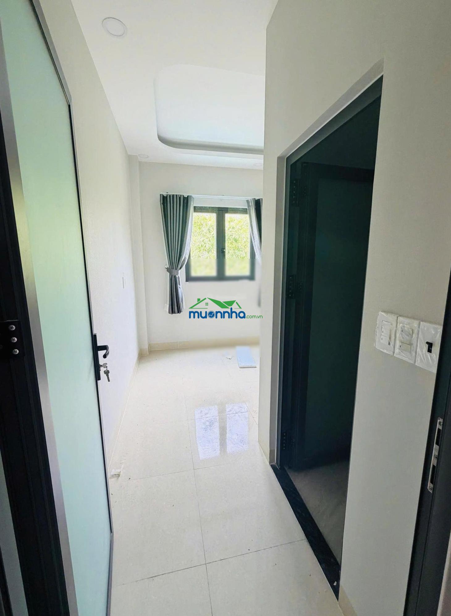 Bán nhà 3 tầng - vinhomes quận 9 ~500m - giá 4.95 tỷ