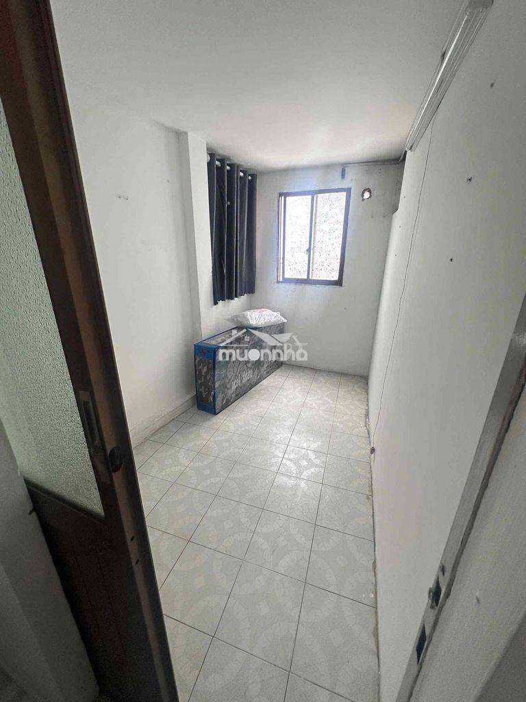 Nhà nguyên căn 6 triệu chợ hoà bình , q5 - 4