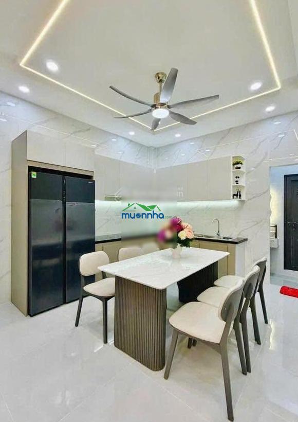 Căn nhà mua ở hay đầu tư đều tốt. giá 4ty700tr dt 95m2, hẻm 6m, hđ thuê 23tr/th. sổ hồng riêng