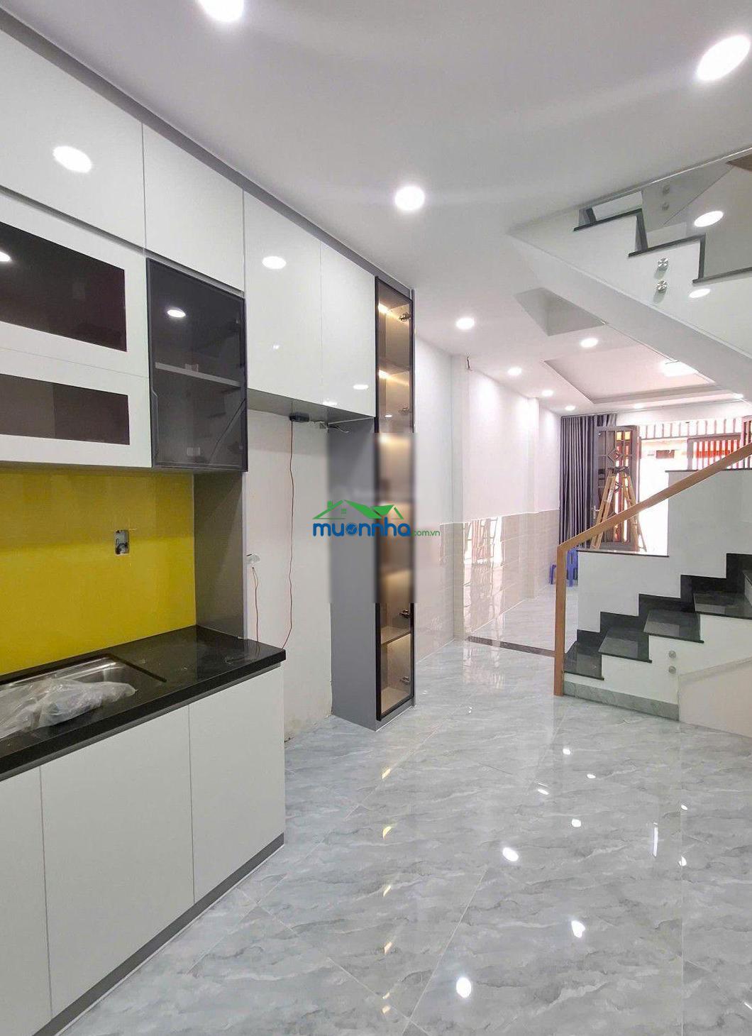 - Nhà đẹp ở ngay - đường trần văn quang- phường 10- tân bình. 40 m- 3 tầng - 5,3 tỷ thương lượng. - 4