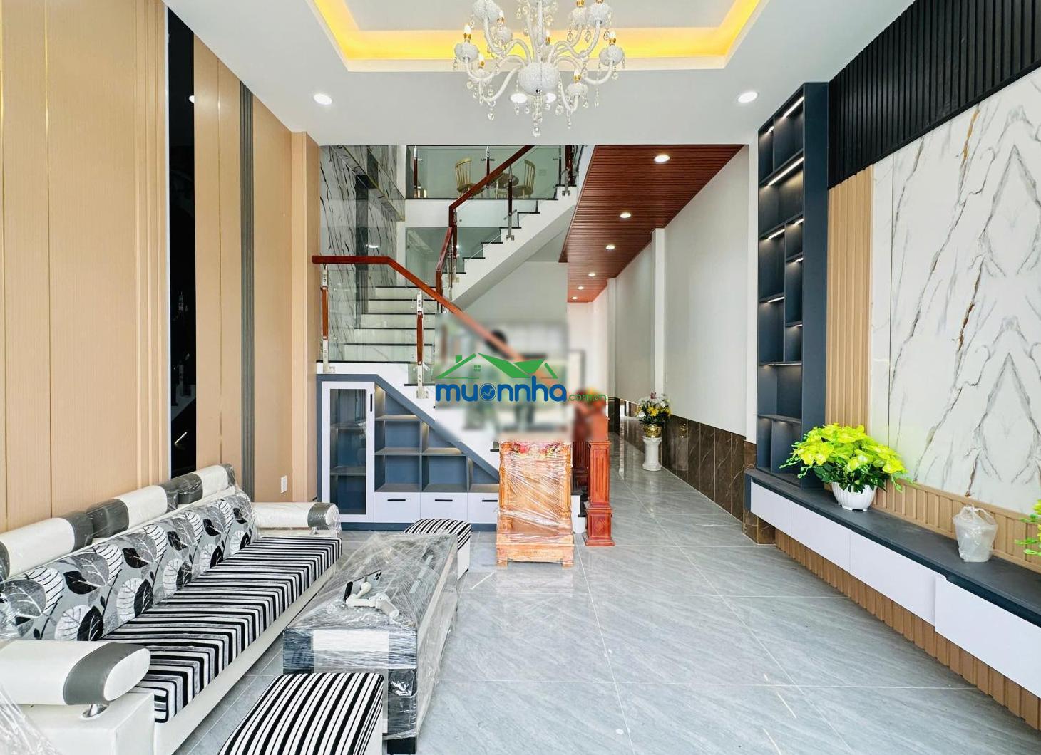 800tr có nhà mới 108m² 1lầu tặng nội thất gần chợ bình chánh, kdt năm sao, kcn cầu tràm bank hỗ trợ