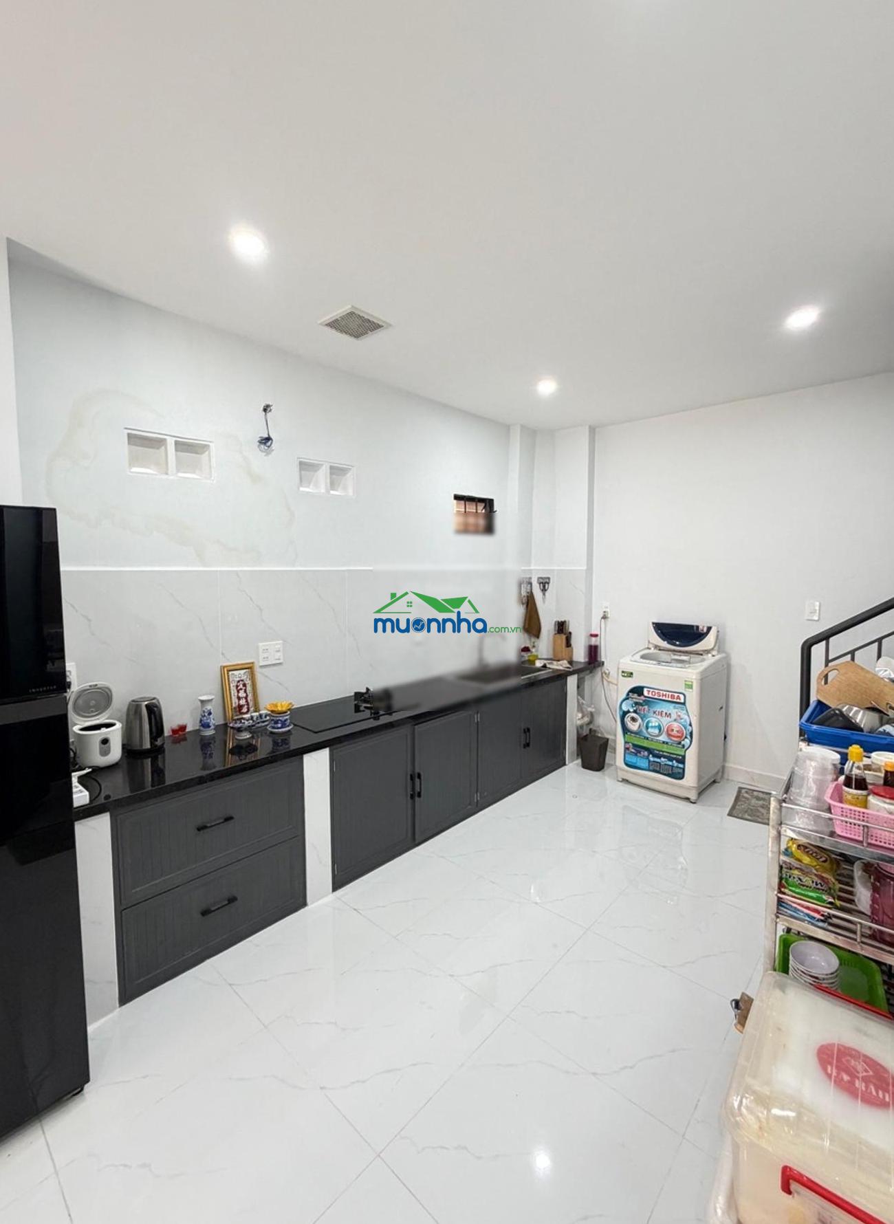 Chợ bà chiểu - hàng xanh - 2 tầng đúc - lô góc ko lộ giới - ngang 4m - trước nhà 5m - giá 6,2ty tl - 4