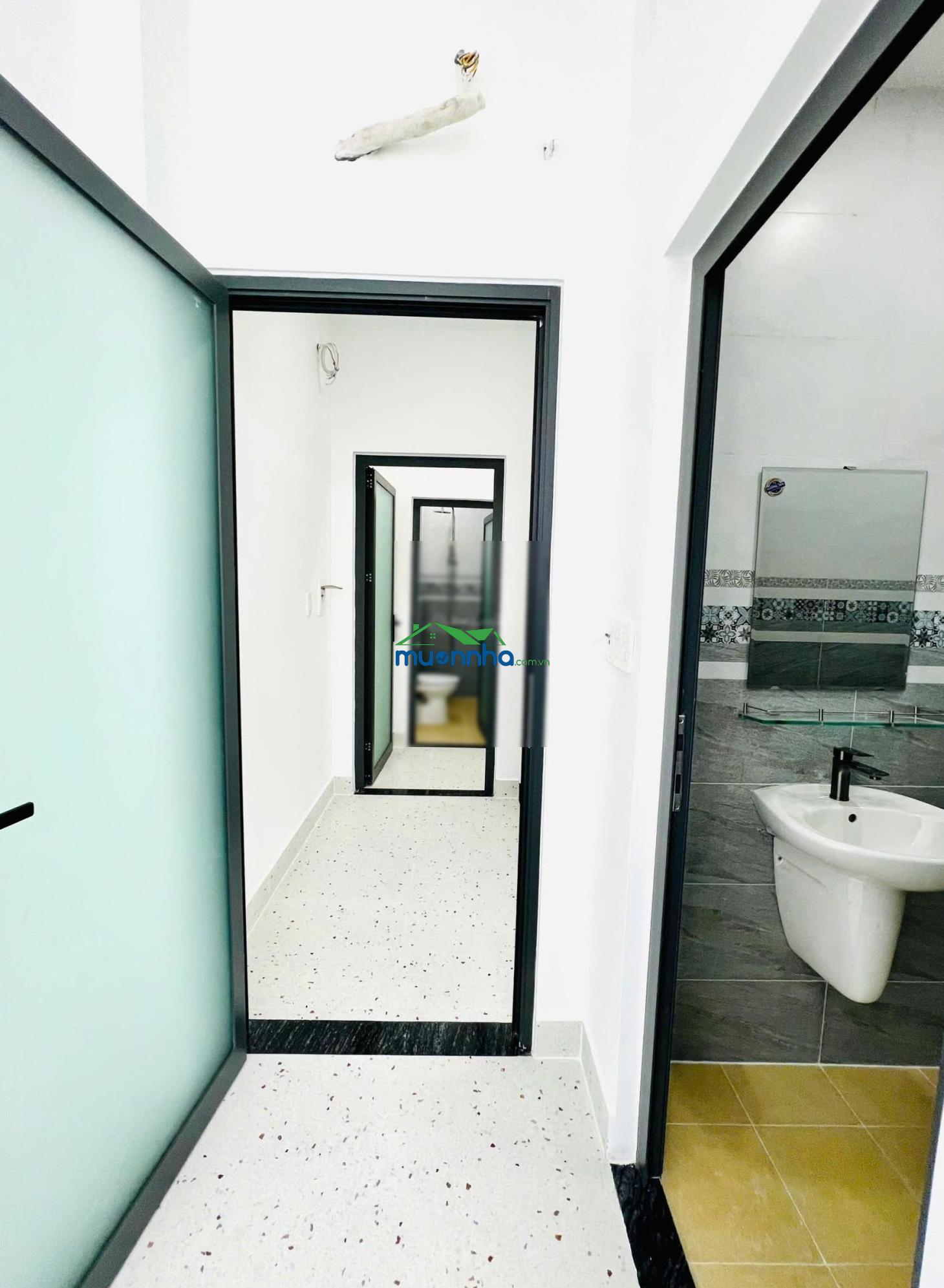 Chính chủ gửi bán giá xịn 4,2 tỷ có nhà mới đối diện chợ long phước, quận 9