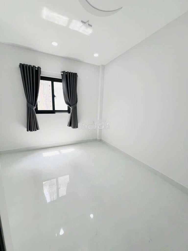 Phòng mới siêu rộng 18m2 thoáng mát ngay trung tâm