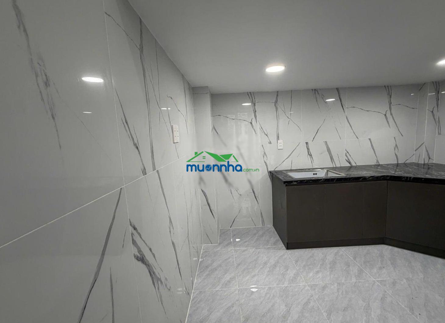 Quận 7 - cách q1 10 phút - 3 tỷ 480 - ngang 4m - hẻm 4m 1 sẹc - 3pn - 4