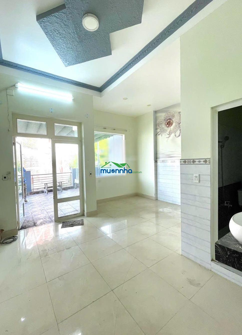 Nhà phố phú hữu giáp quận 2, xe hơi ngủ trong sân 80m dt sàn 176m ngang 5,2m, chỉ 6,5 tỷ - 3