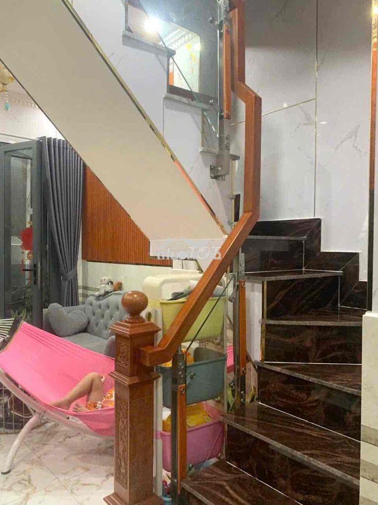 Tôi bán nhà 53 m2, sổ hồng,1 trệt.1 lầu. sát hẽm ôtô,tuyệt đẹp. quận 7 - 4