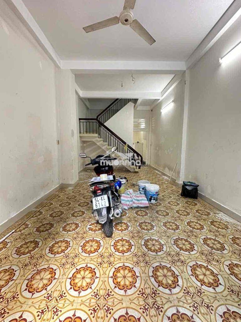 Cho thuê nhà hẻm tải khu bàu cát tân bình.dt: 4m x 20m 1 lầu giá 15tr