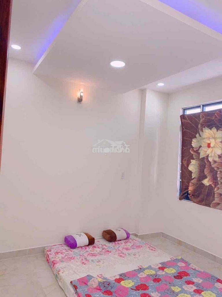 Phòng trọ gần trưởng đại học nguyễn tất thành q4