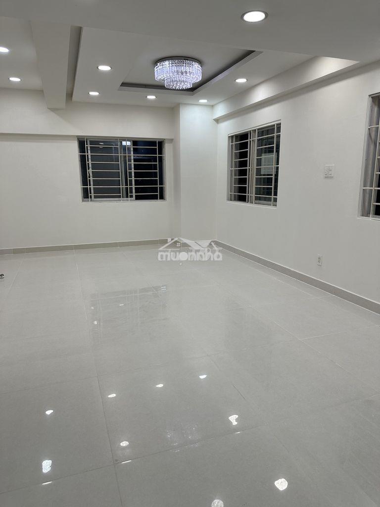 Bán tầng trệt căn hộ  phú mỹ thuận. 145m, 3pn, tiện ở, buôn bán