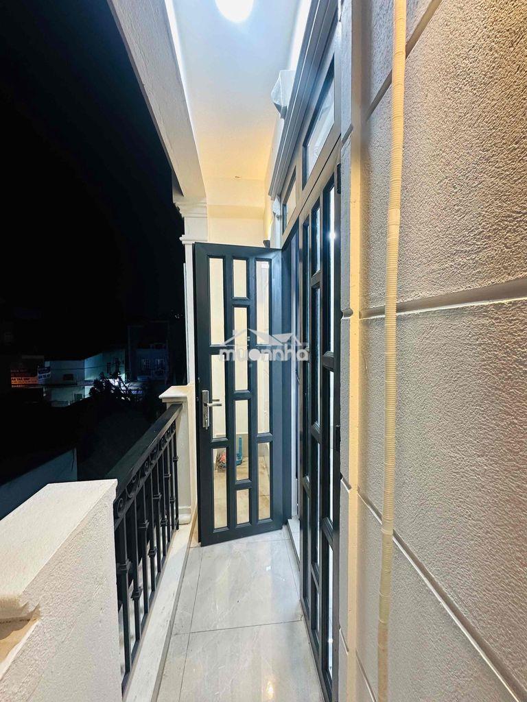 Phòng ban công mới xây _ full nội thất_ gần gò vấp