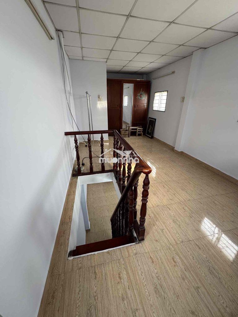 Nhà gần ngã 5