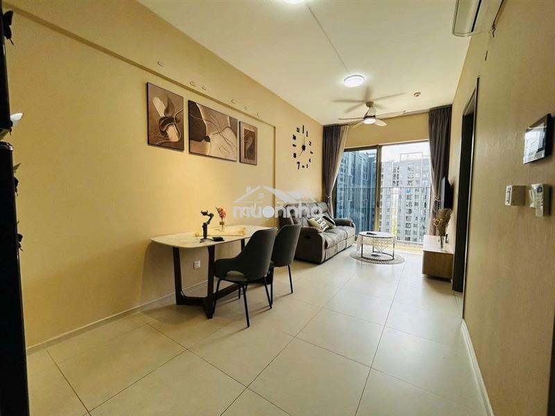 Đầy đủ nội thất cho thuê; view hồ bơi; giá thuê 8,5 tr/tháng.
