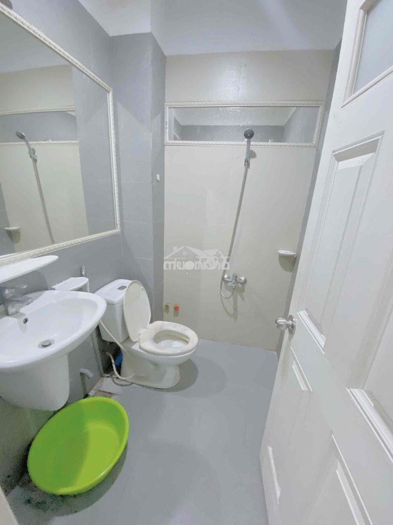 Phòng cửa sổ trời sạch đẹp - Ảnh 3