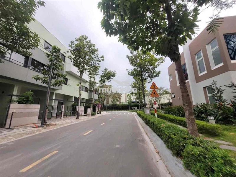 Nhà 2 lầu 1 trệt bình chuẩn,thuận an,gần ngã tư bình chuẩn,sân xe hơi