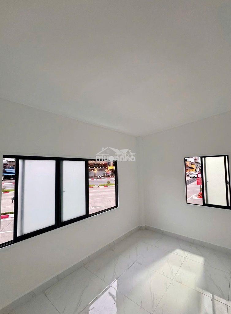 Nhà nhỏ view xịn đẹp, ngay sát đường ray phạm văn đồng - 2