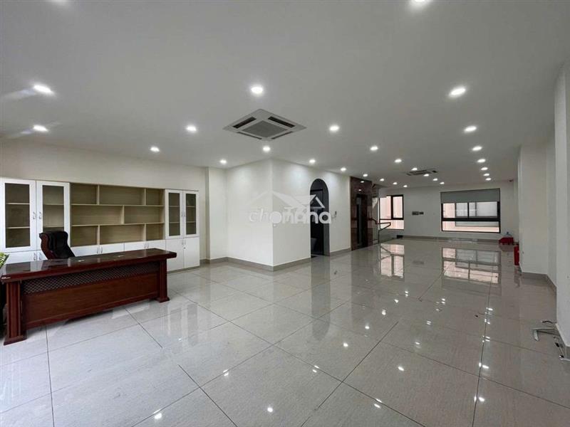 Cho thuê nguyên sàn văn phòng đẹp, thang máy, máy lạnh đầy đủ
