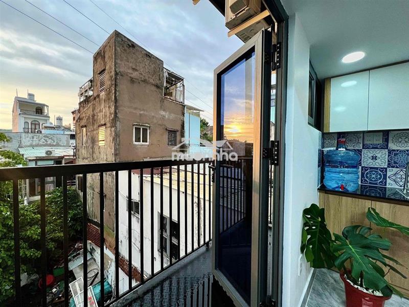 Khai trương phòng ban công view hoàng hôn đẹp tại quận 3