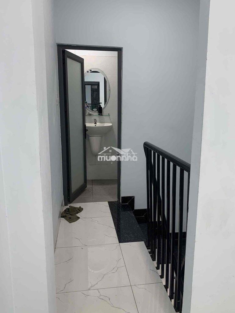 Nhà mới, rộng gần hàng xanh - ng gia trí, 1 trệt 1 lầu sân để xe - 4