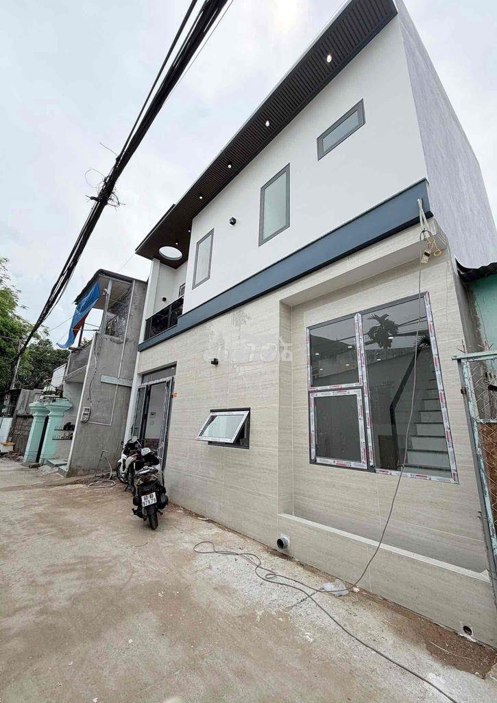 Nhà bửu long sát bờ kè