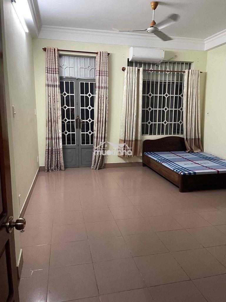 Phòng ban công full nt siêu rẻ