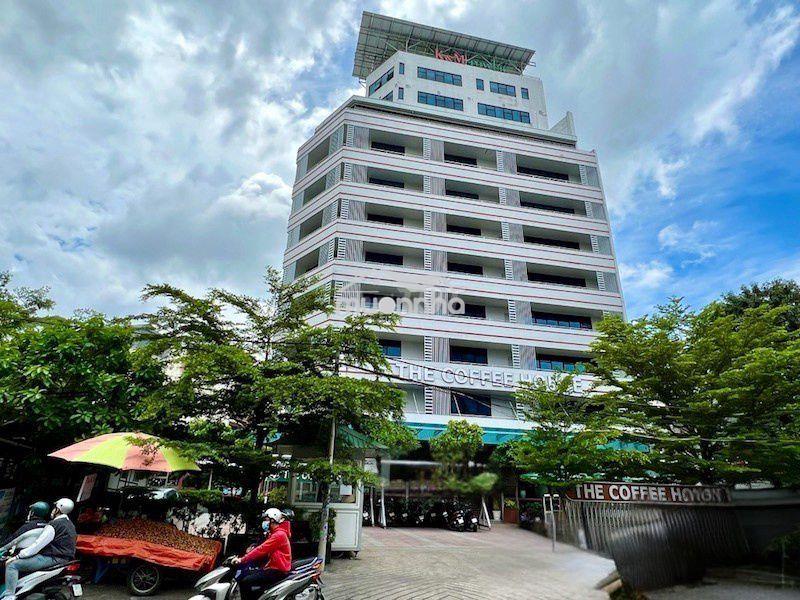 Nhượng lại văn phòng giá cực tốt – view đẹp ngay mặt tiền