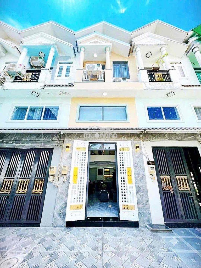Nhà gần trường lâm văn bền 3 tầng ngay trung tâm nhà bè