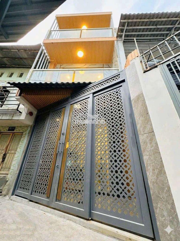 Nhà đẹp 3 tầng không quy hoạch q4