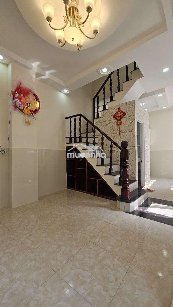 Nhà góc thông thoáng gần mặt tiền 2 lầu đúc