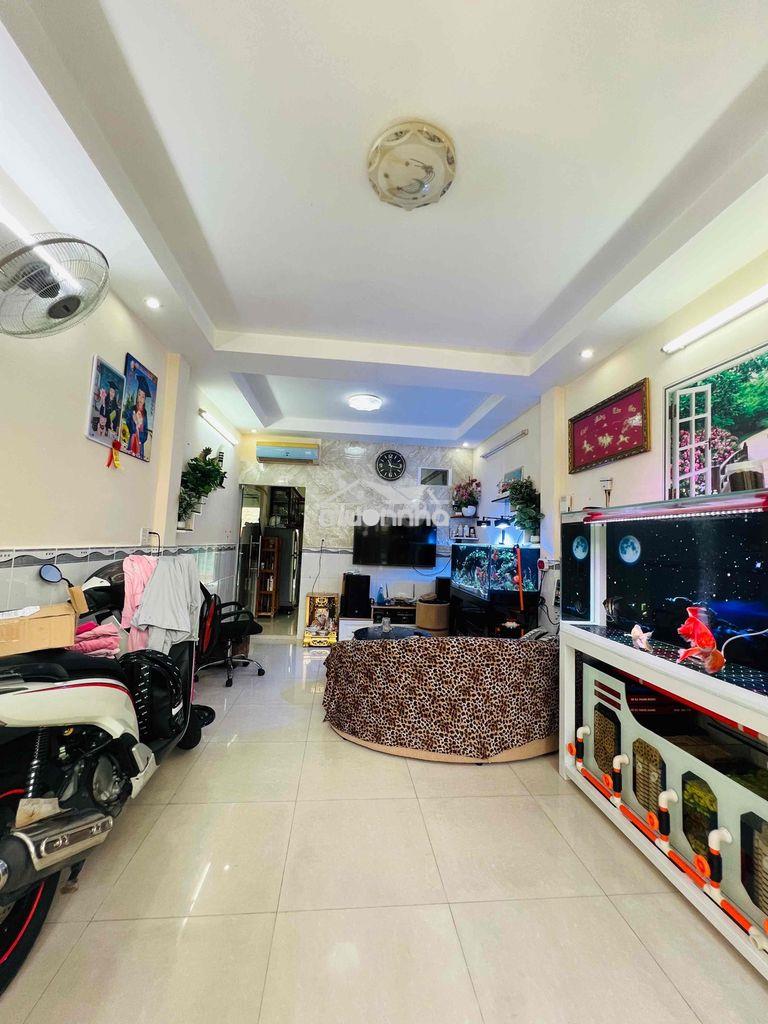 Nhà đẹp hxh âu cơ 2 tầng giáp ranh q11 giá trên 4.5 tỷ