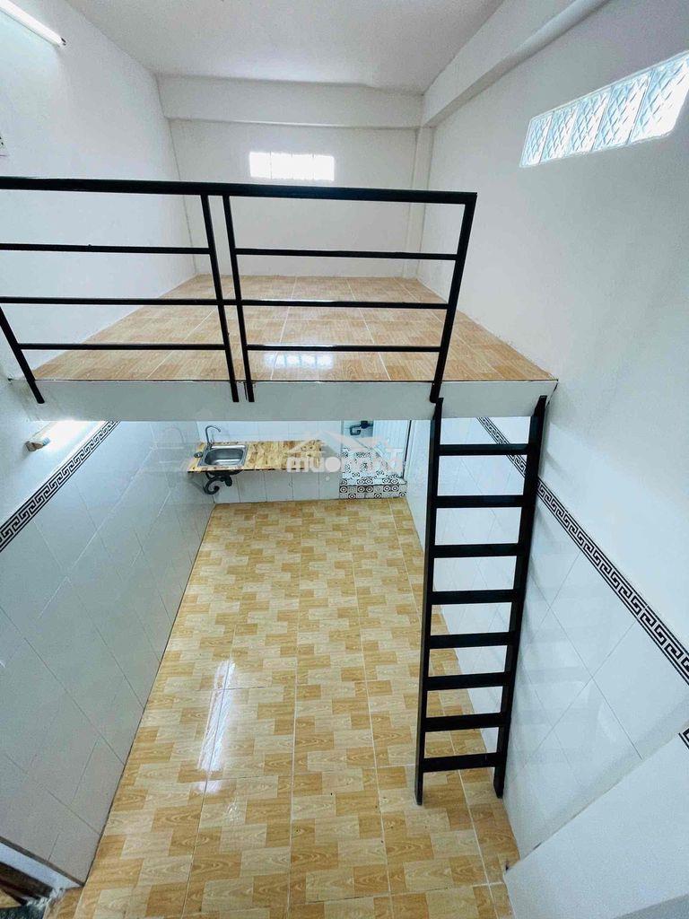 Phòng cho thuê ngay chợ lê văn quới có gác  ban công - 3