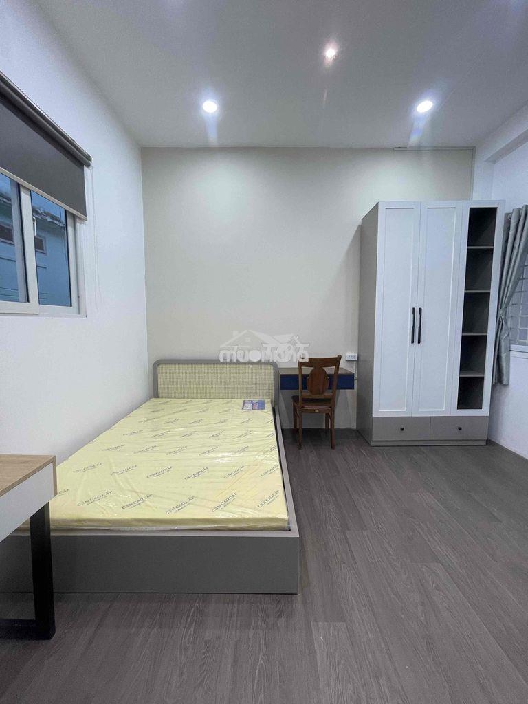 Phòng studio ban công đủ tiện nghi gần q1