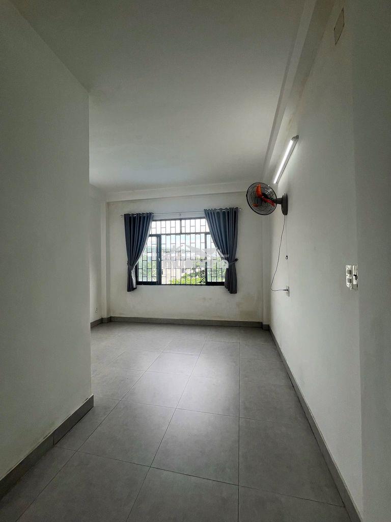 Phòng 30m2, có cửa sổ thoáng - 3,5tr - gần nhà ga t3 và aeon mall - 4