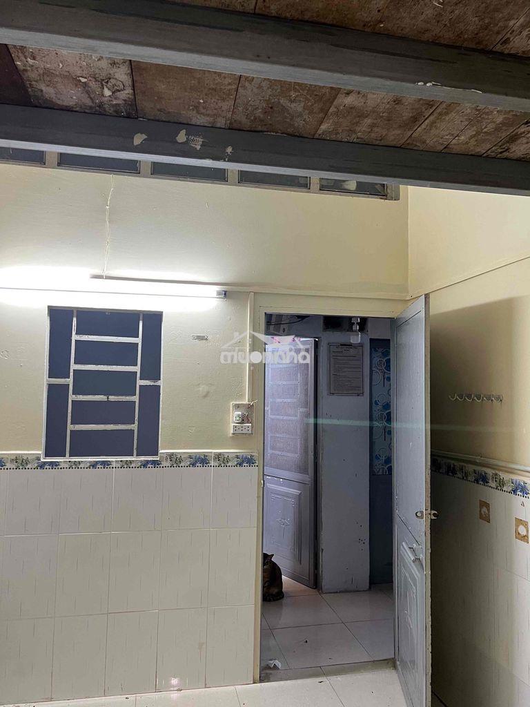 Bên mình còn 1 phòng có gác lửng, tolet riêng, chỗ để xe miễn phí