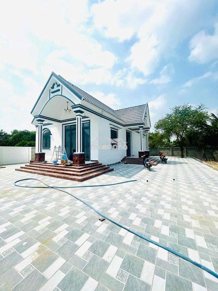 Bán nhà vườn 1000 m2 thổ cư/ giá 6 tỷ 800