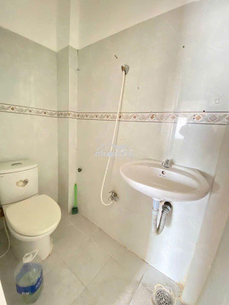Tôn thất thuyết q4- 3 lầu đúc- 14m2- ko qh - kdc hiện hưữ - 4