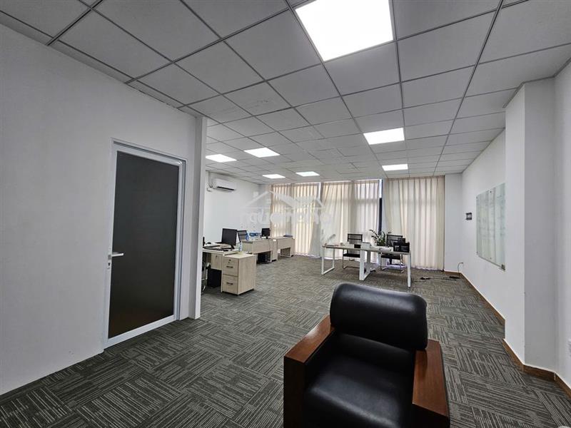 Cho thuê văn phòng kdt vạn phúc city 7x20m giá 14tr nội thất như hình